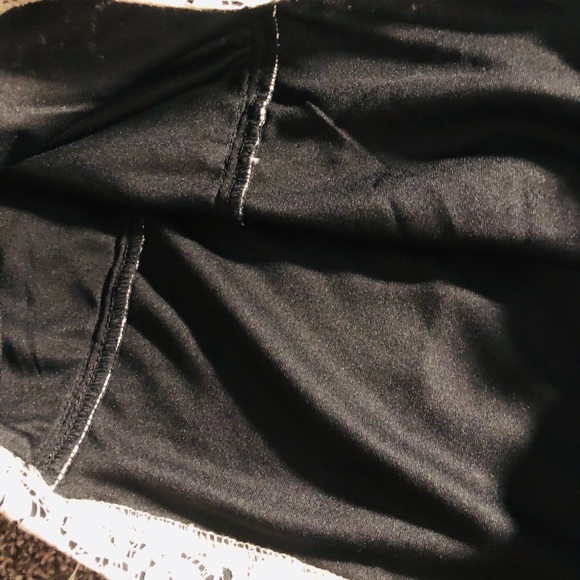 Heart & Soul Lace, Ruched Sides Skirt! (9/10)
Gold Zipper Closure on back! - Picture 7 of 15